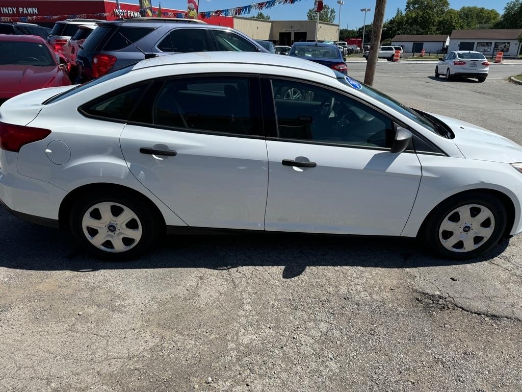 Ford Focus S Sedan 2017