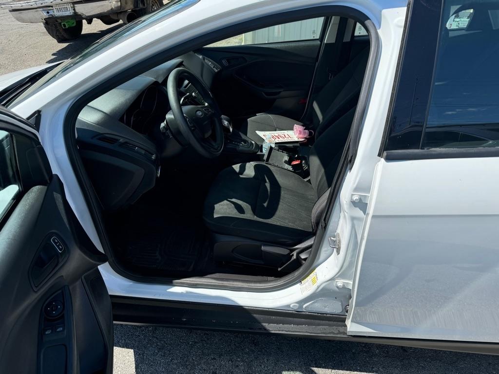 Ford Focus S Sedan 2017