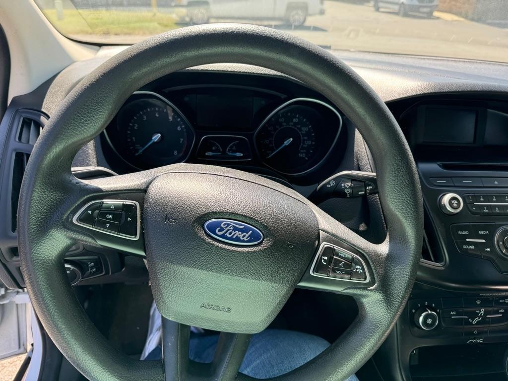 Ford Focus S Sedan 2017