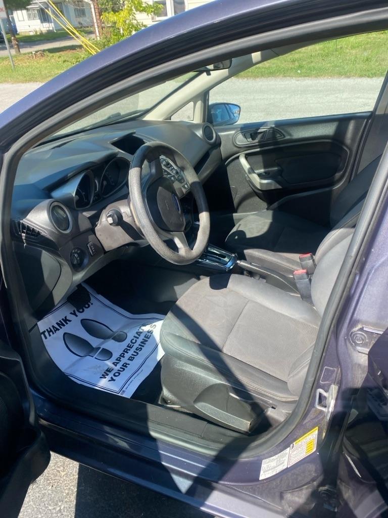Ford Fiesta SE Sedan 2012