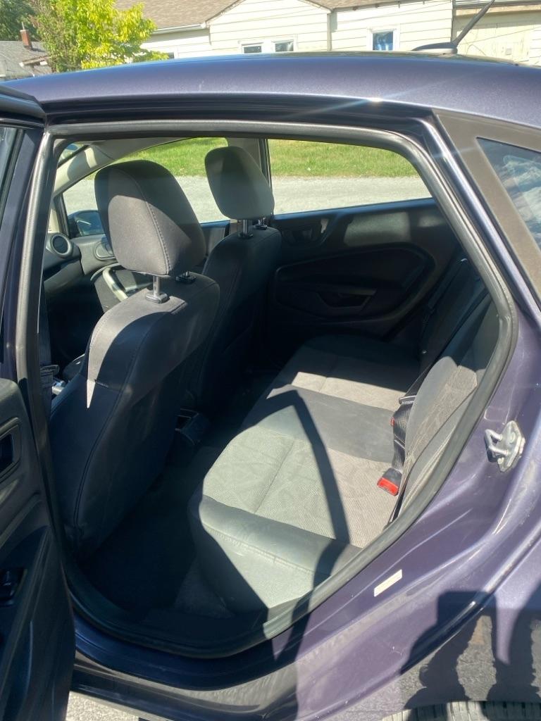 Ford Fiesta SE Sedan 2012