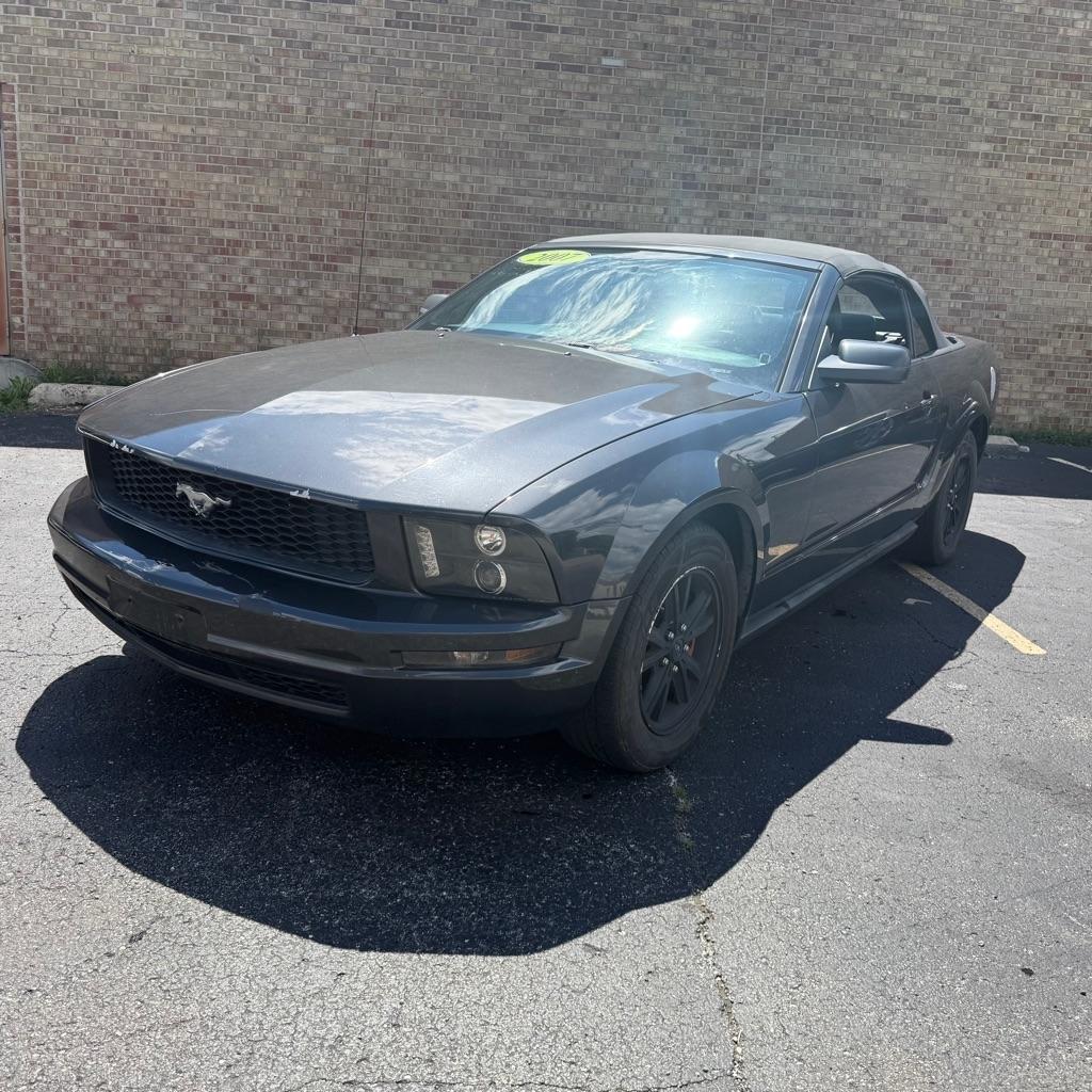Ford Mustang V6 Deluxe Convertible 2007