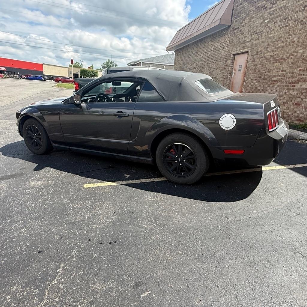 Ford Mustang V6 Deluxe Convertible 2007