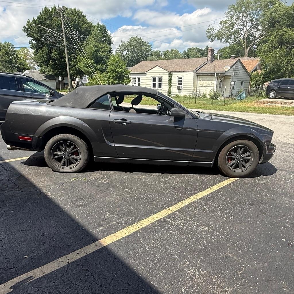 Ford Mustang V6 Deluxe Convertible 2007