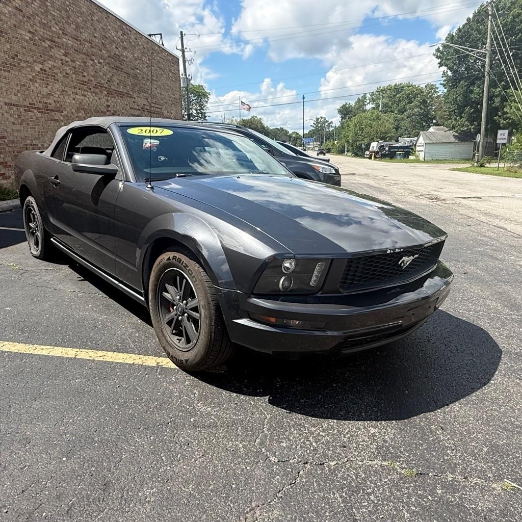 Ford Mustang V6 Deluxe Convertible 2007