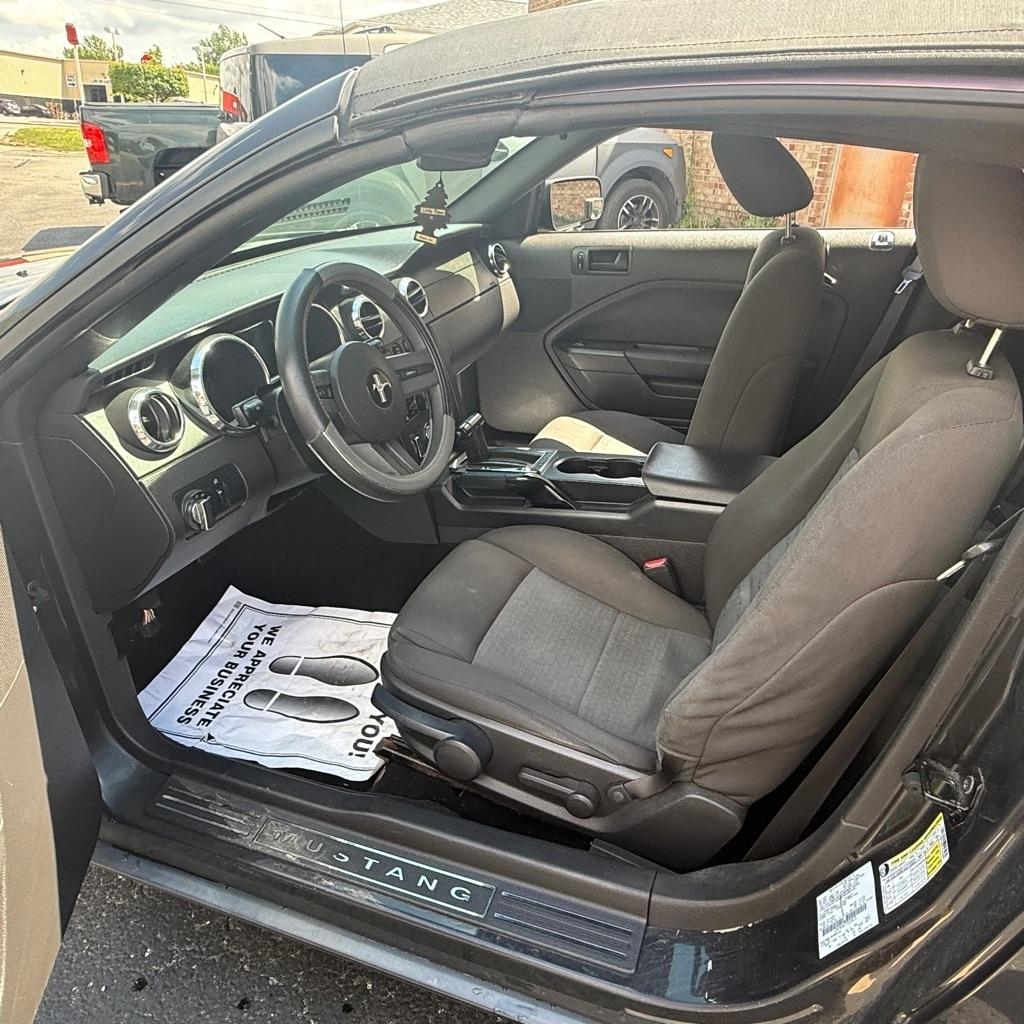 Ford Mustang V6 Deluxe Convertible 2007
