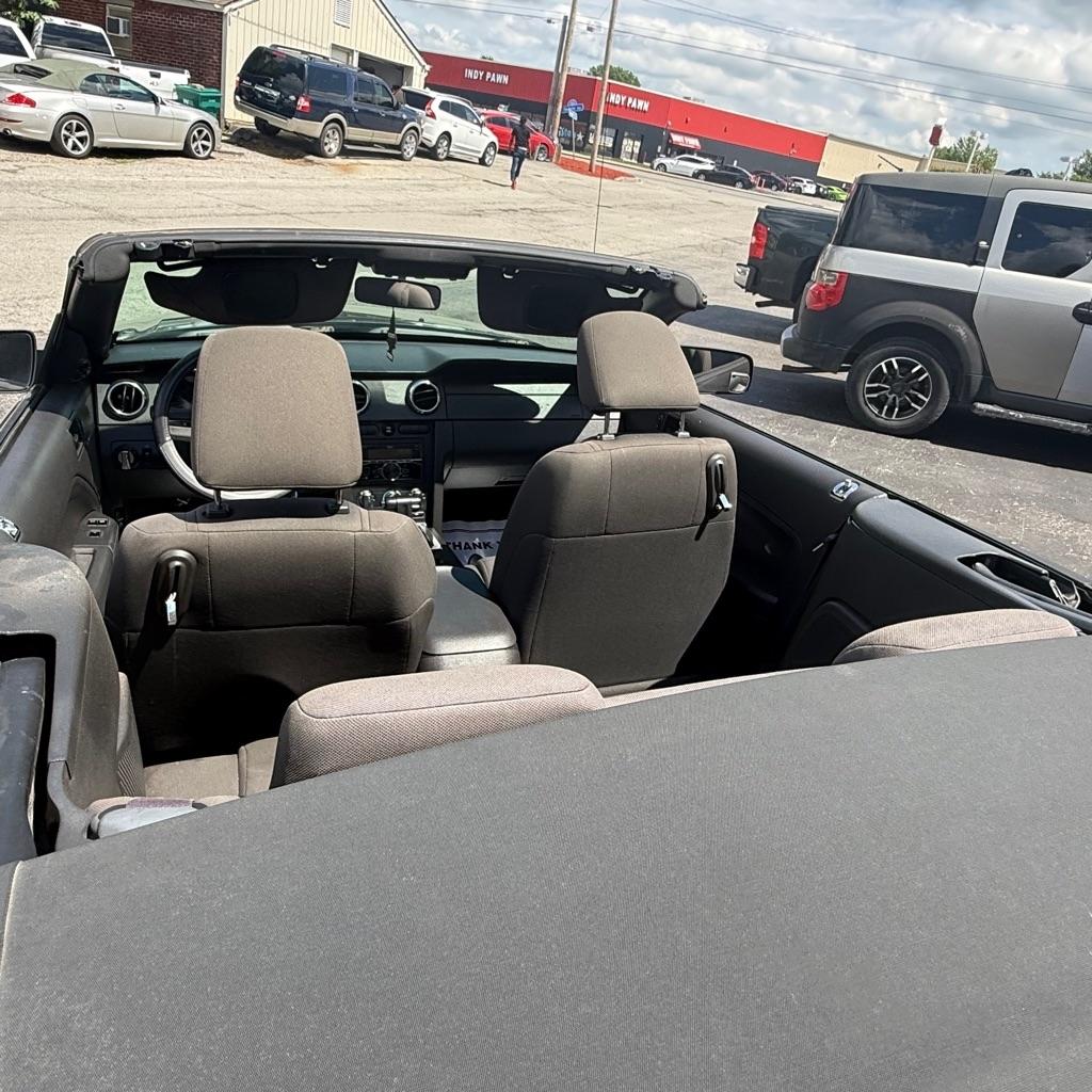 Ford Mustang V6 Deluxe Convertible 2007