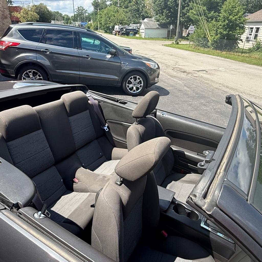 Ford Mustang V6 Deluxe Convertible 2007