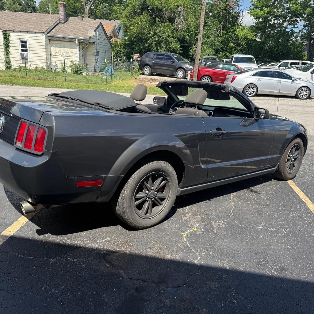 Ford Mustang V6 Deluxe Convertible 2007