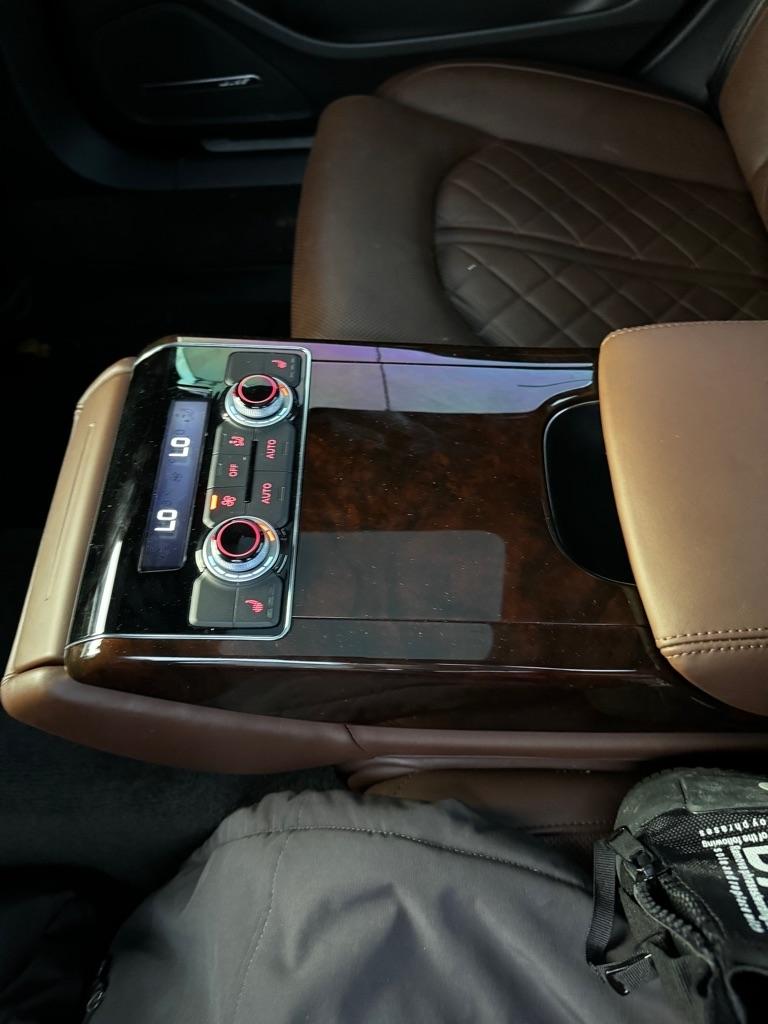 Audi A8 L 4.0T quattro 2015