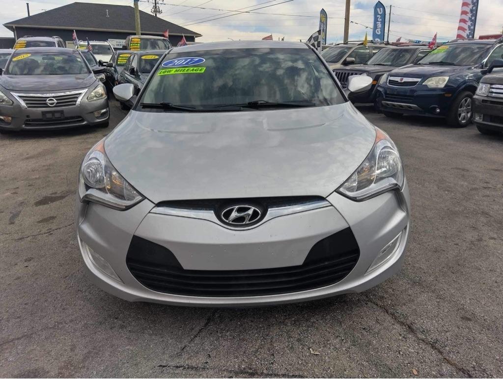 Hyundai Veloster Base 6MT 2017