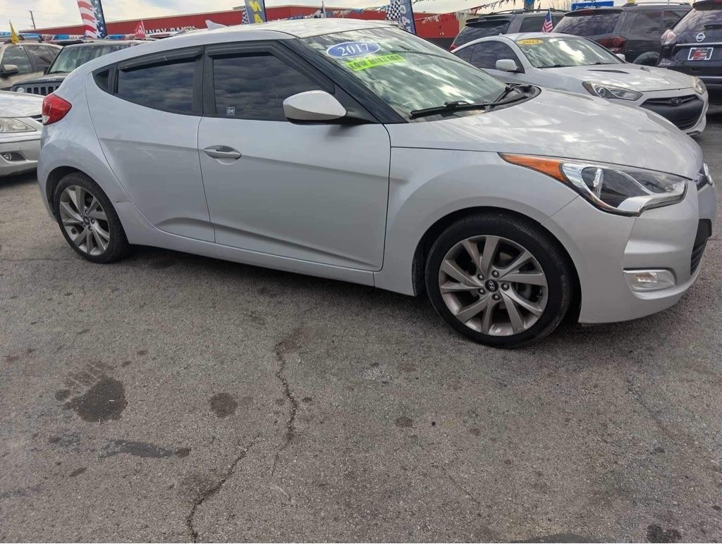 Hyundai Veloster Base 6MT 2017