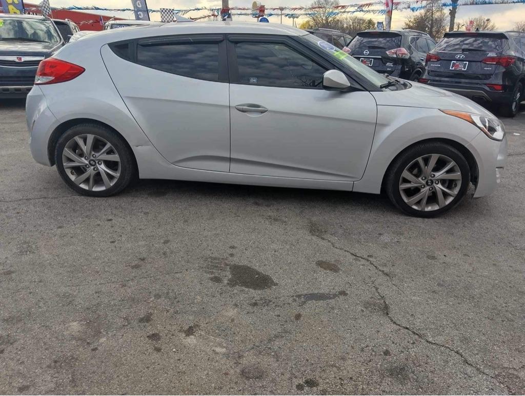 Hyundai Veloster Base 6MT 2017