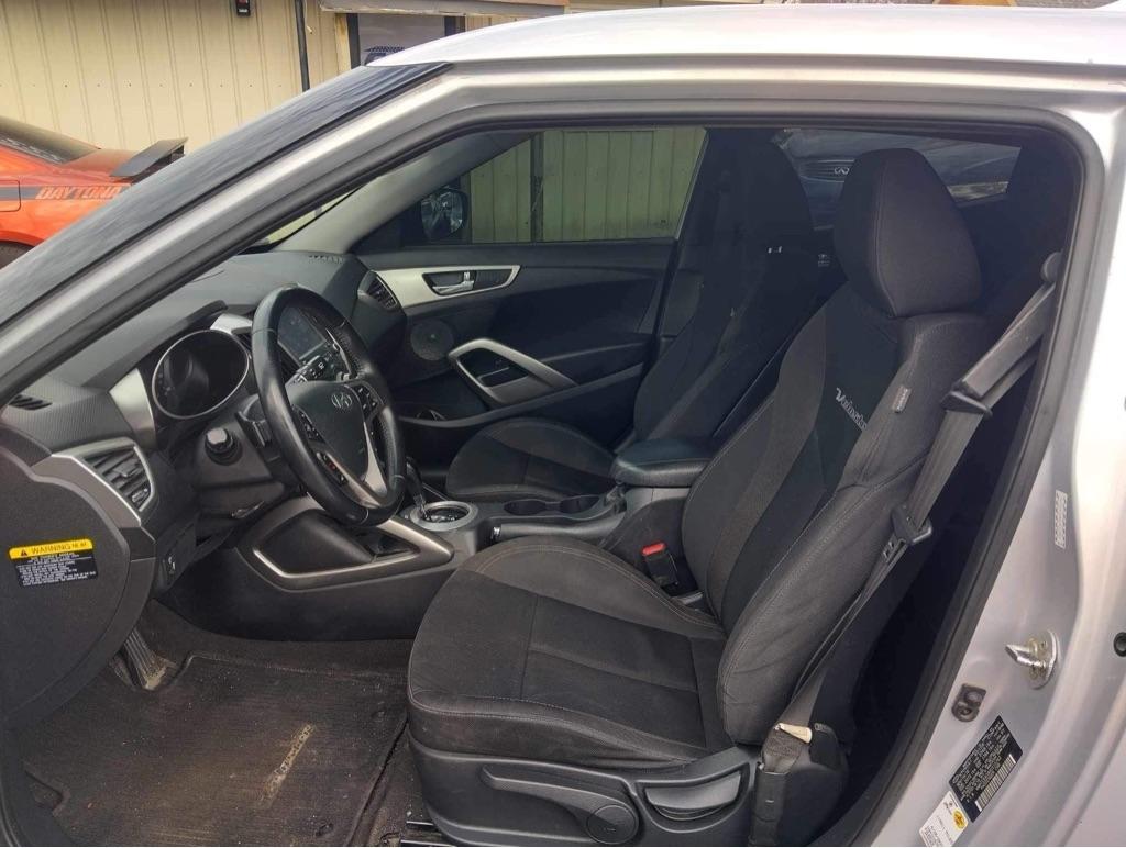 Hyundai Veloster Base 6MT 2017