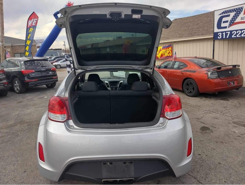 Hyundai Veloster Base 6MT 2017