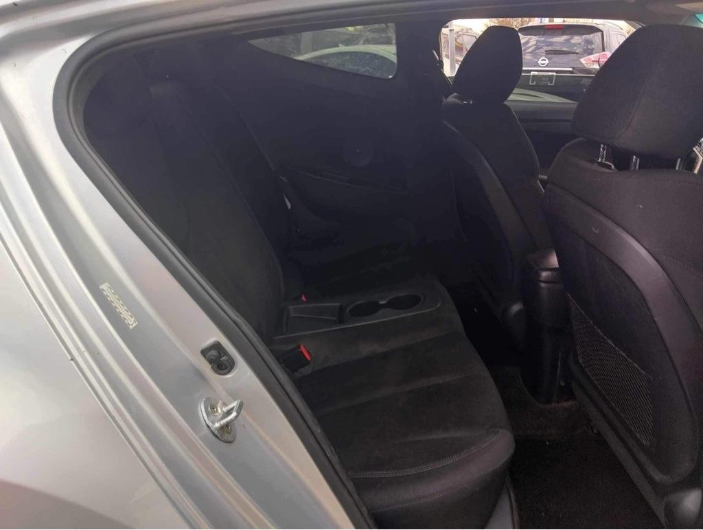 Hyundai Veloster Base 6MT 2017