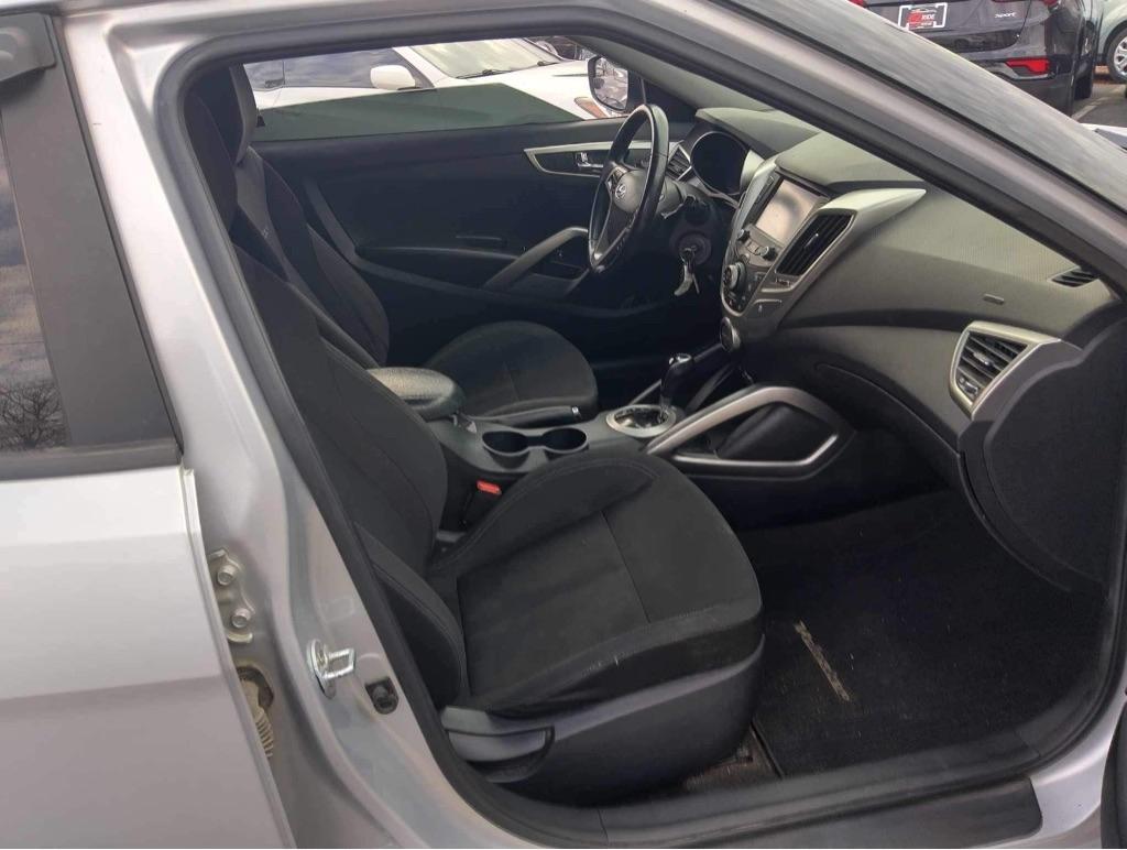 Hyundai Veloster Base 6MT 2017