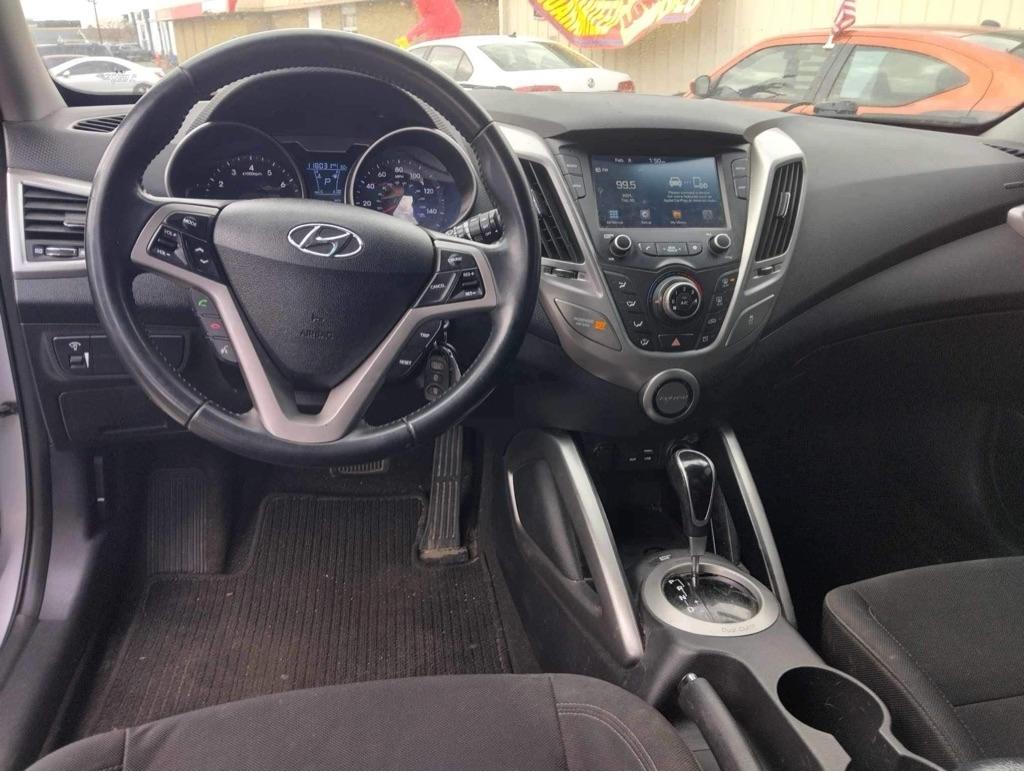 Hyundai Veloster Base 6MT 2017