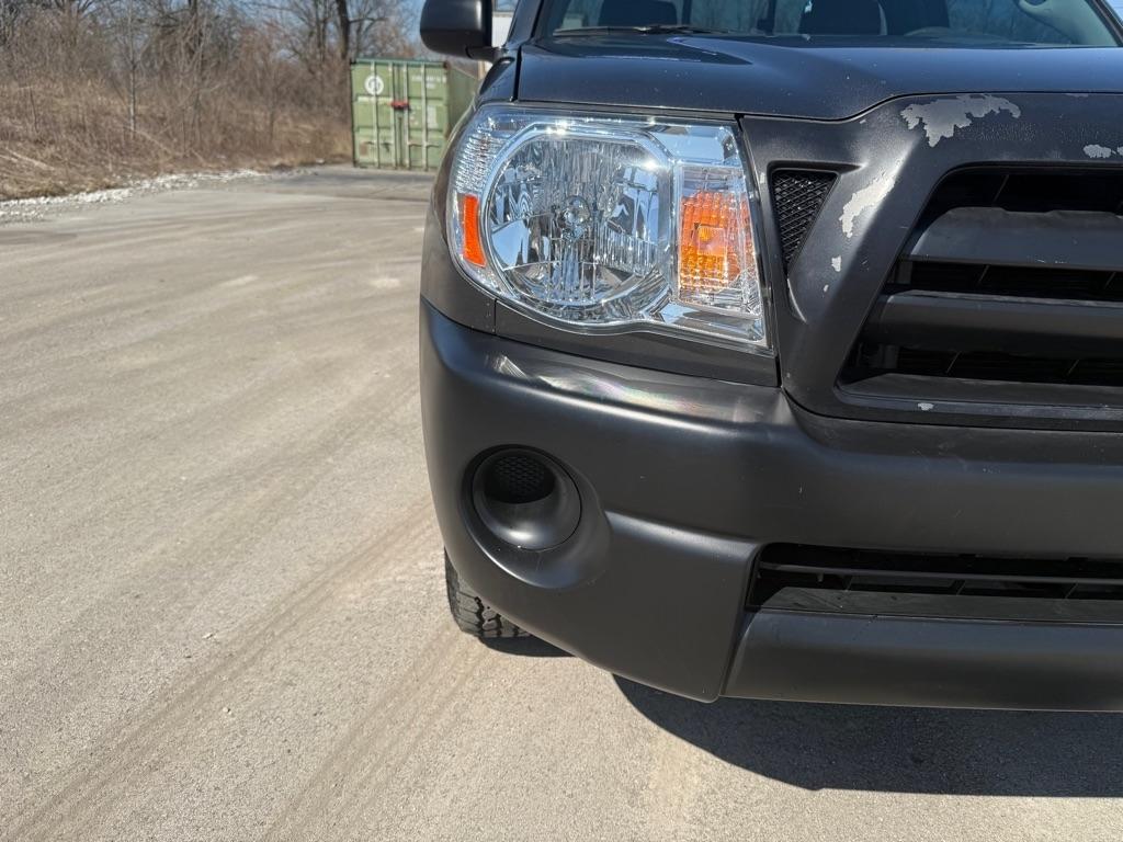 Toyota Tacoma Regular Cab Auto 2WD 2010
