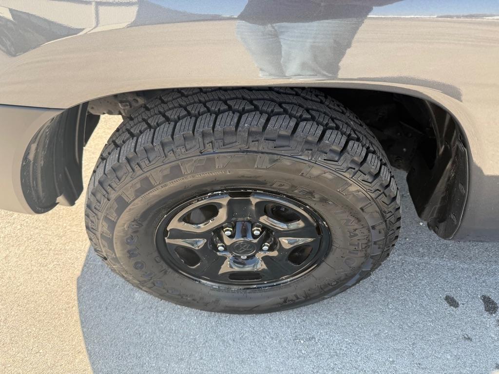 Toyota Tacoma Regular Cab Auto 2WD 2010