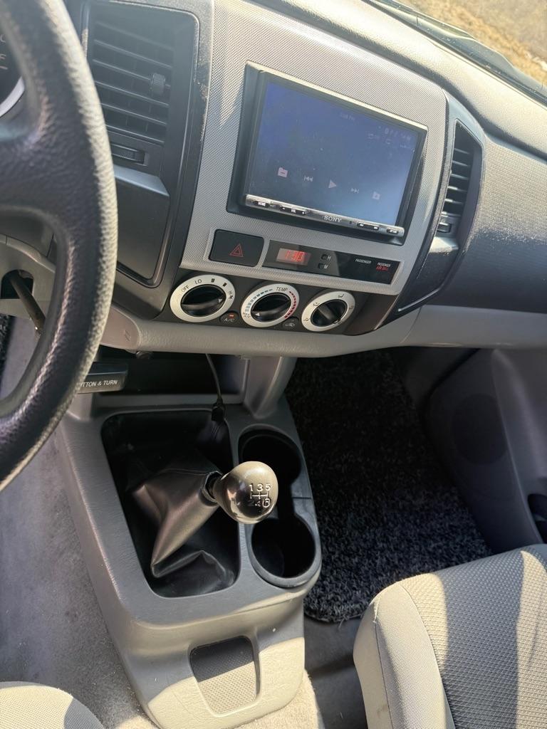 Toyota Tacoma Regular Cab Auto 2WD 2010