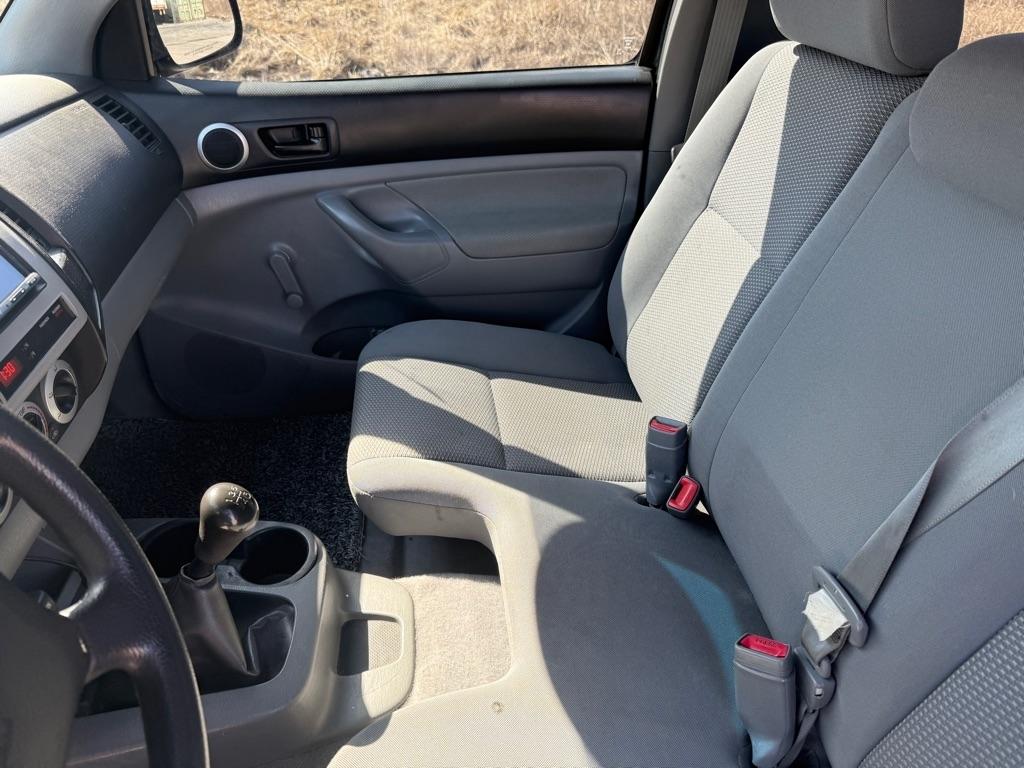 Toyota Tacoma Regular Cab Auto 2WD 2010