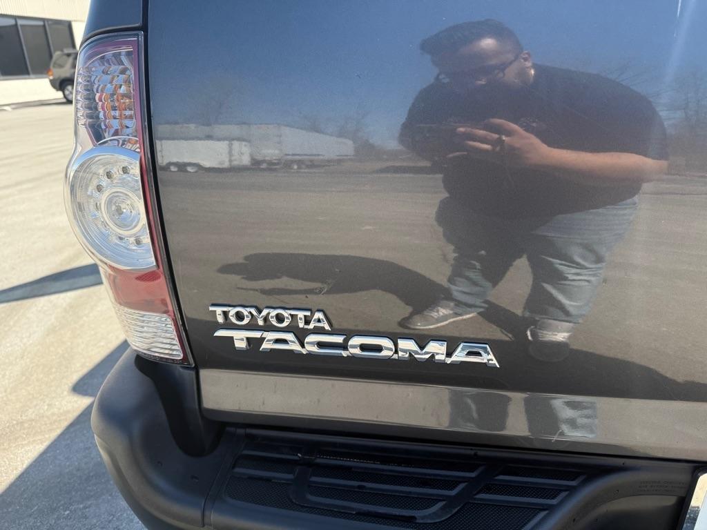 Toyota Tacoma Regular Cab Auto 2WD 2010