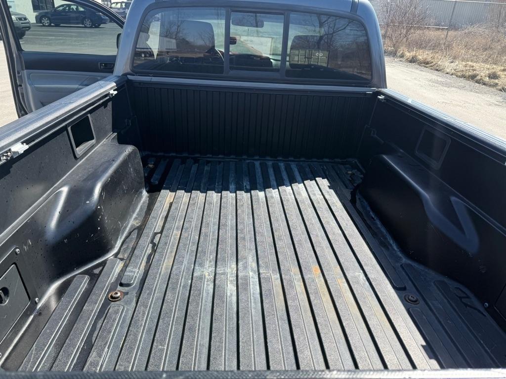 Toyota Tacoma Regular Cab Auto 2WD 2010