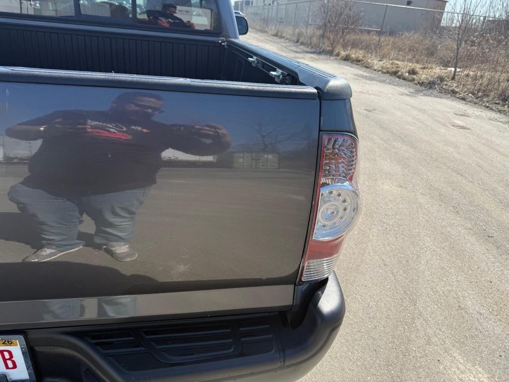 Toyota Tacoma Regular Cab Auto 2WD 2010