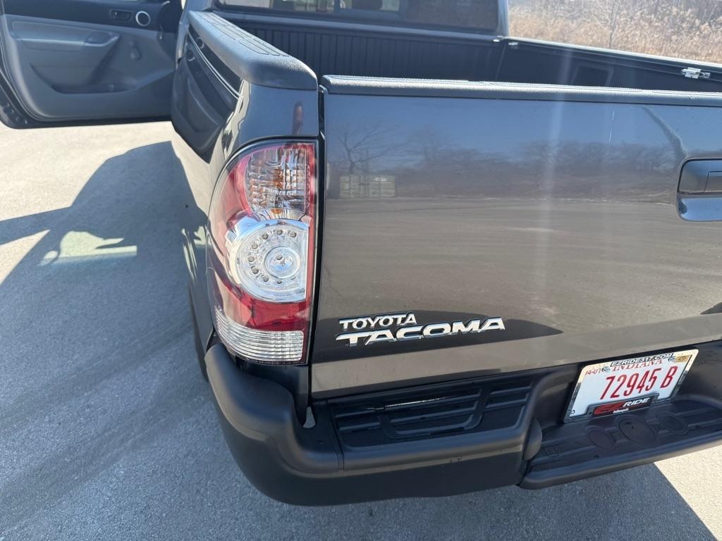 Toyota Tacoma Regular Cab Auto 2WD 2010