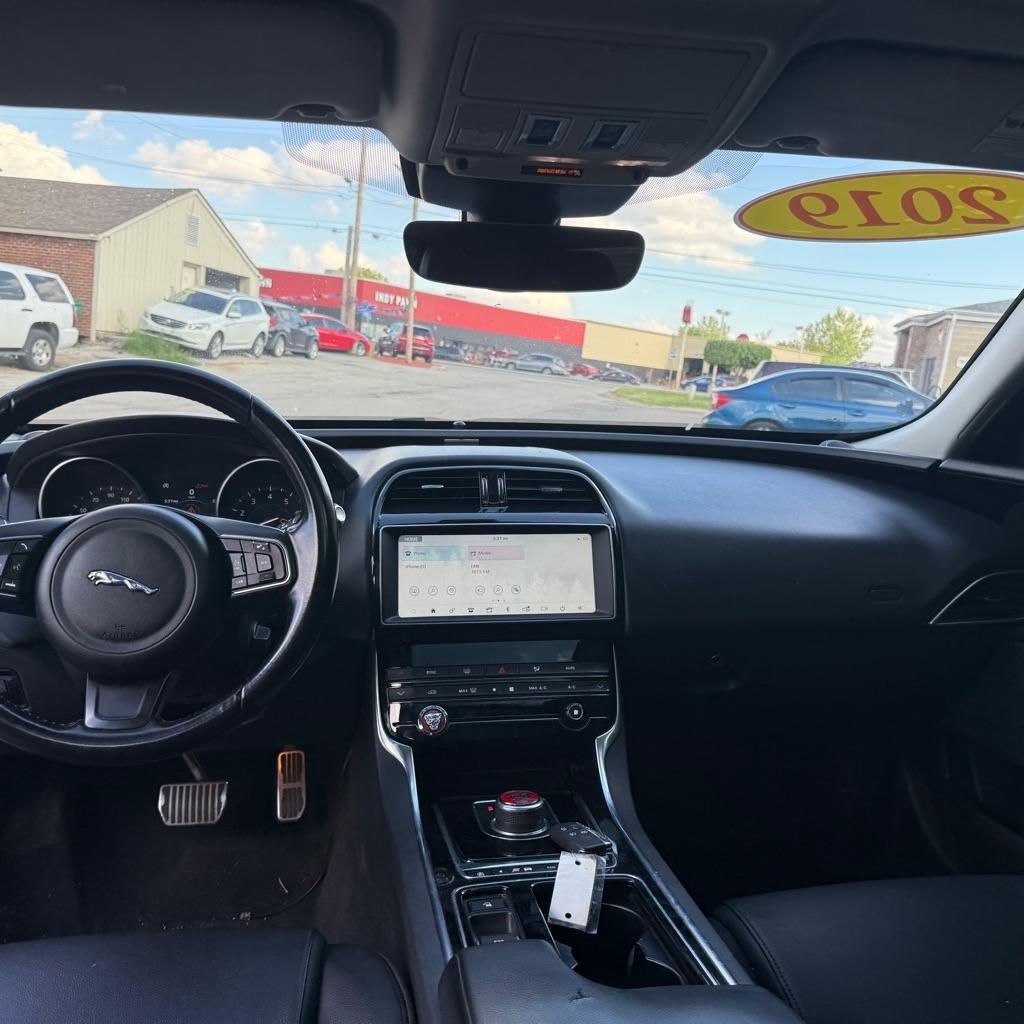 Jaguar XE 25t 2019