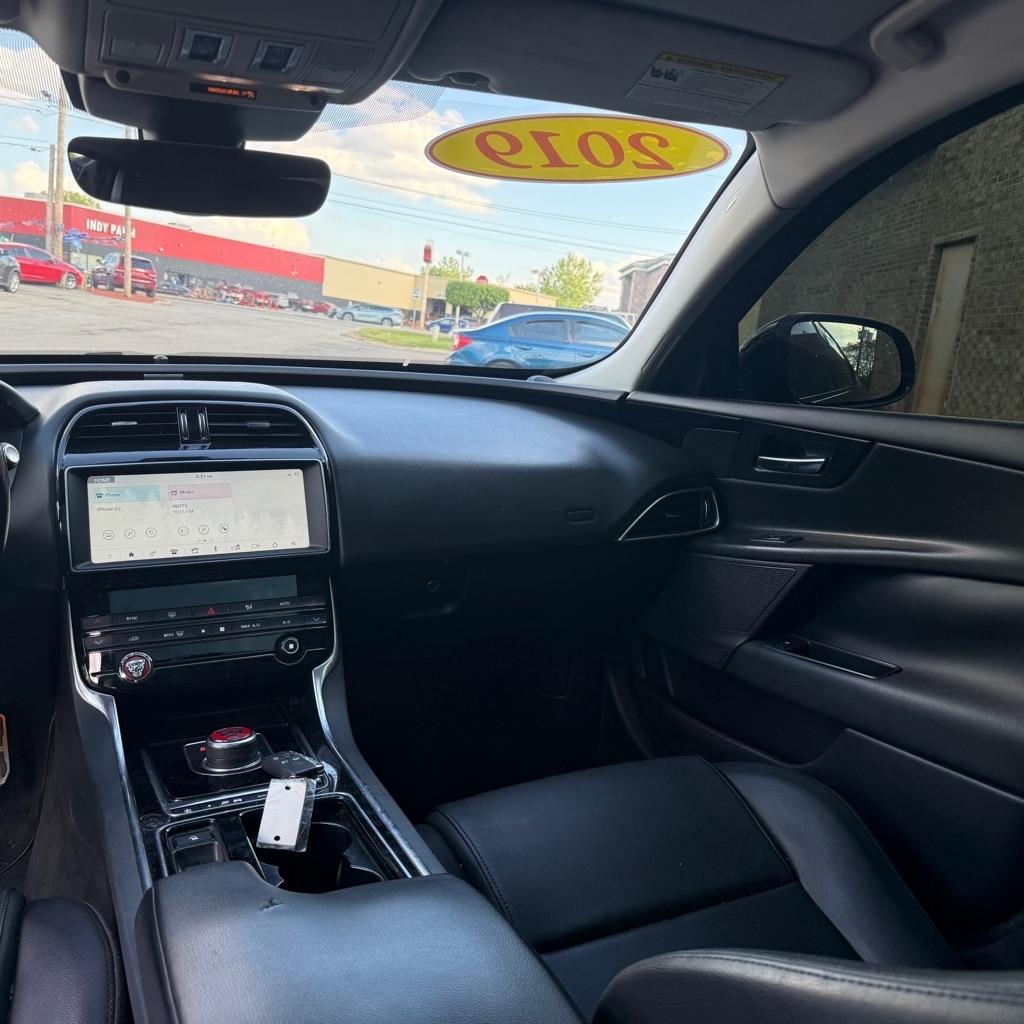 Jaguar XE 25t 2019