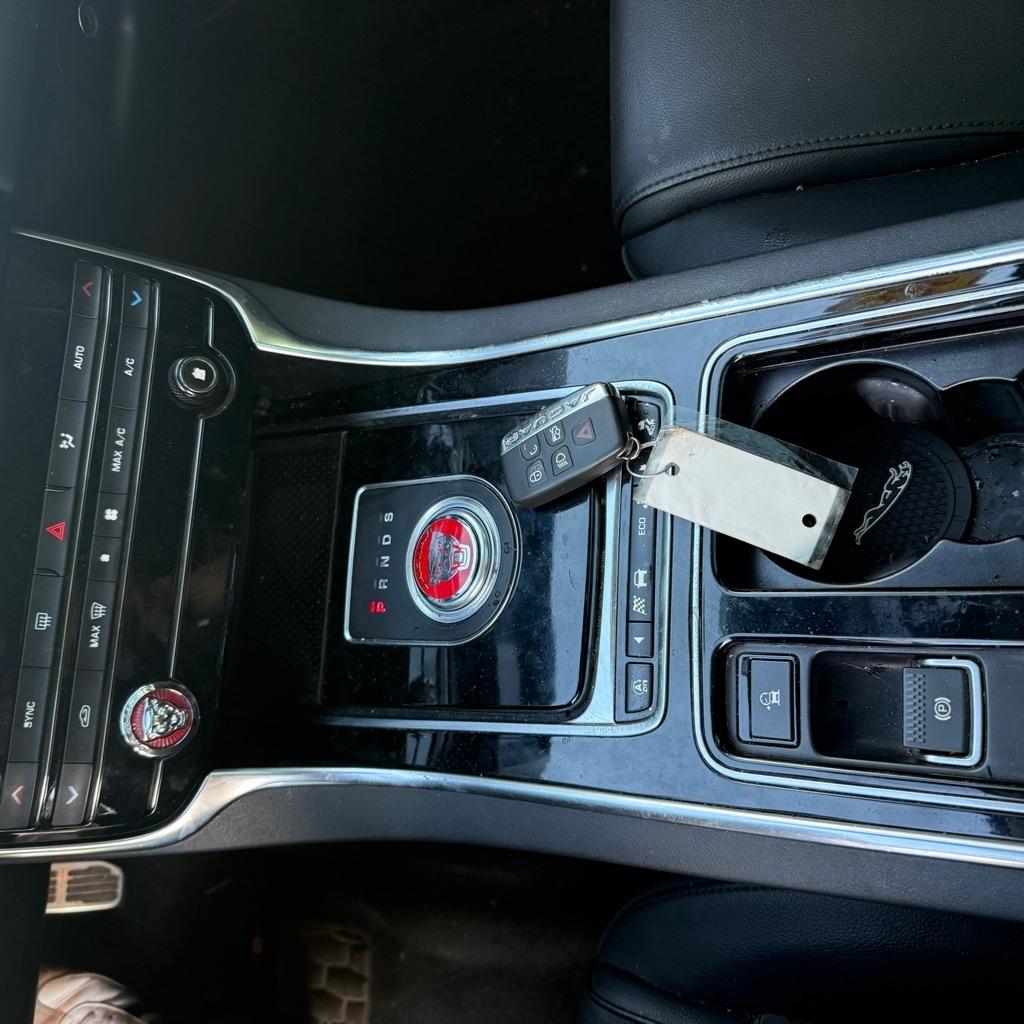 Jaguar XE 25t 2019