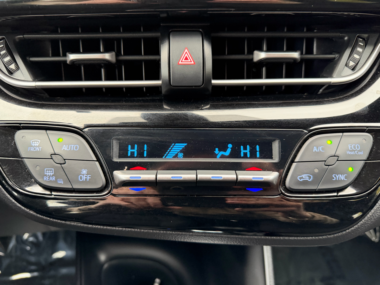 Toyota C-HR XLE FWD (Natl) 2018 Toyota C-HR XLE FWD (Natl) 2018