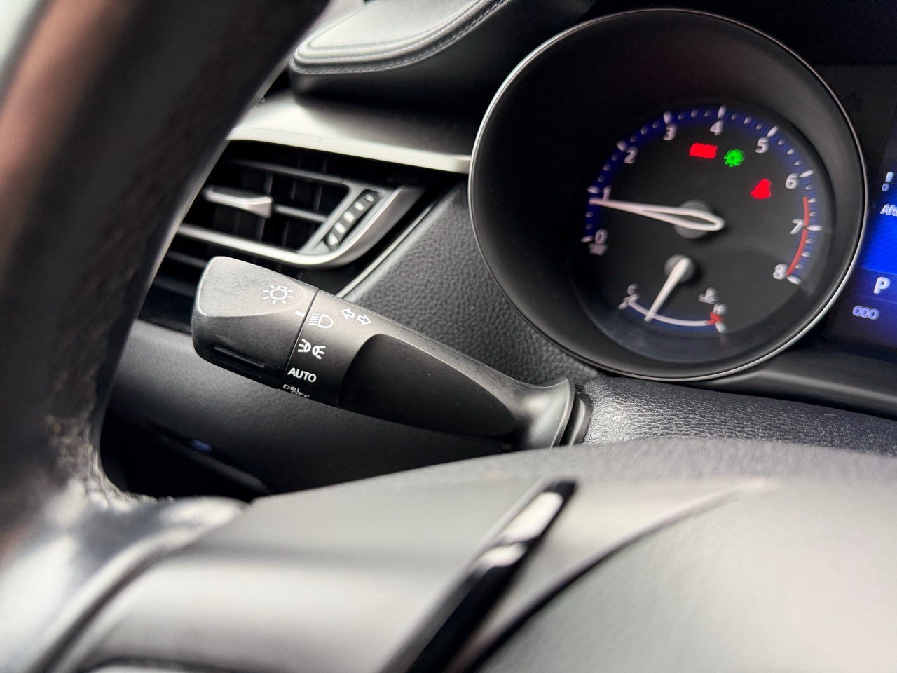 Toyota C-HR XLE FWD (Natl) 2018 Toyota C-HR XLE FWD (Natl) 2018