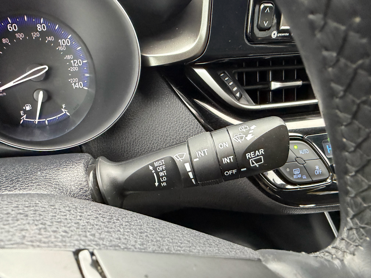 Toyota C-HR XLE FWD (Natl) 2018 Toyota C-HR XLE FWD (Natl) 2018