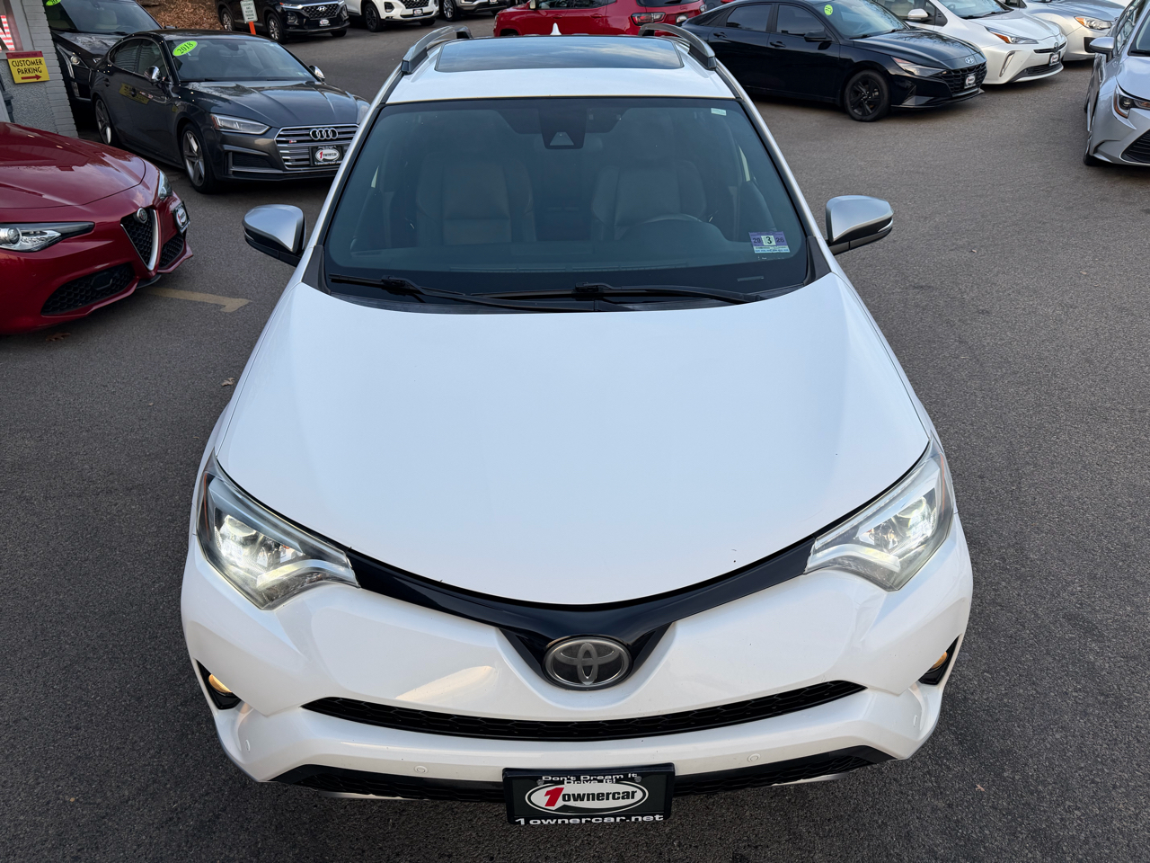 2017 Toyota RAV4 SE photo 3