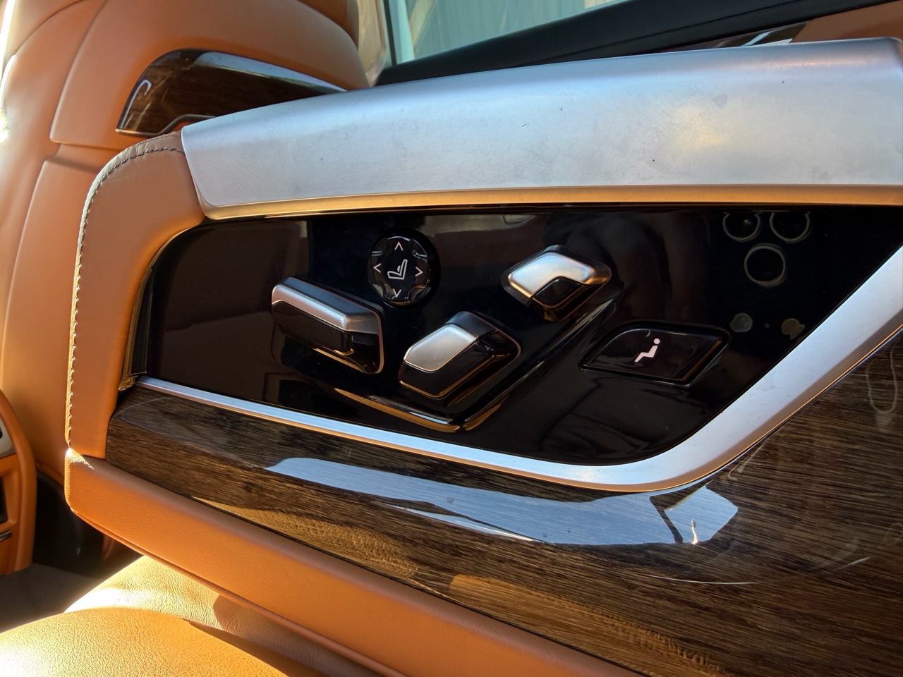 BMW 7 Series 4dr Sdn 750i xDrive AWD 2018