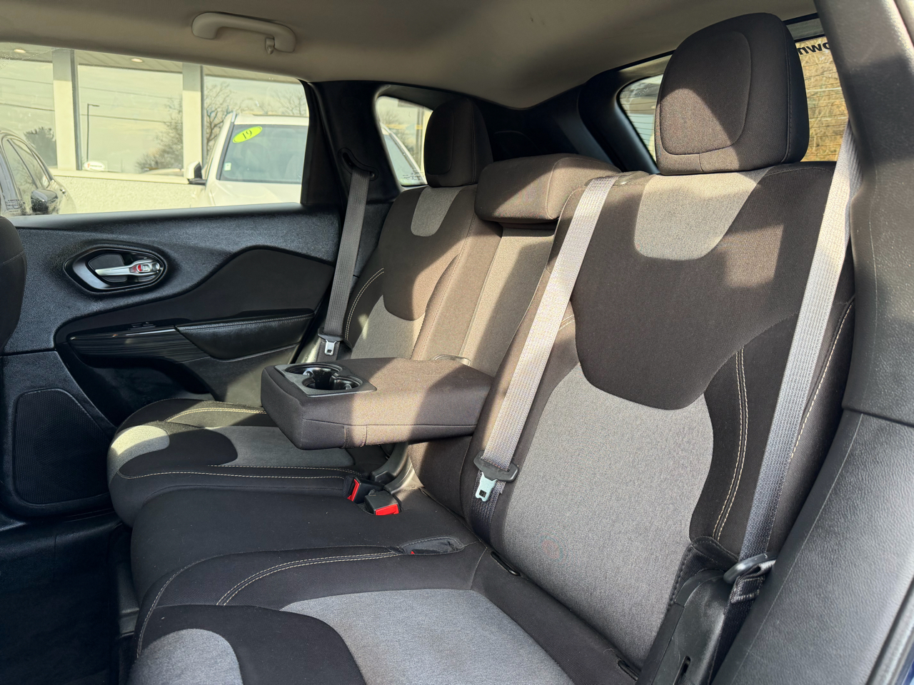 Jeep Cherokee FWD 4dr Sport 2016