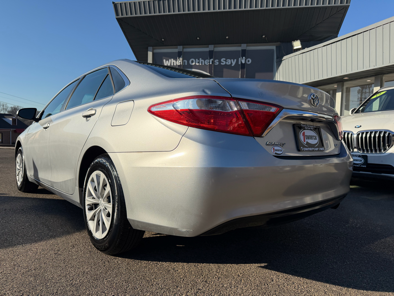 Toyota Camry 4dr Sdn I4 Auto LE (Natl) 2015