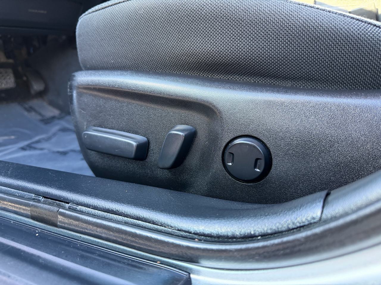 Toyota Camry 4dr Sdn I4 Auto LE (Natl) 2015