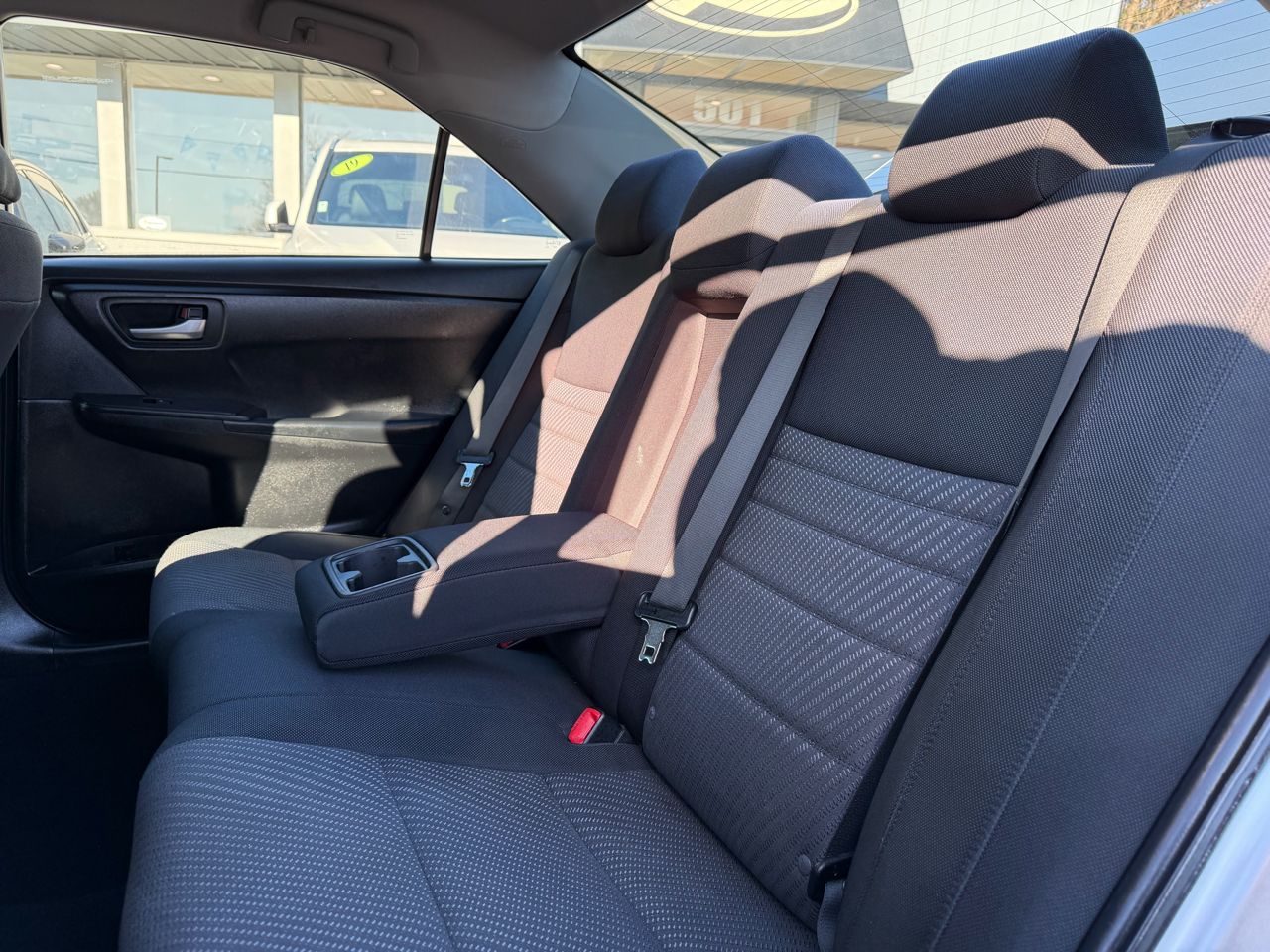 Toyota Camry 4dr Sdn I4 Auto LE (Natl) 2015