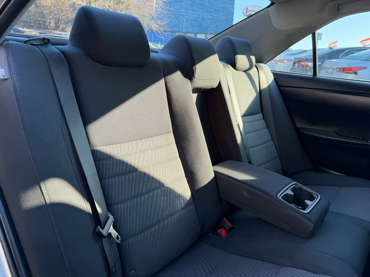 Toyota Camry 4dr Sdn I4 Auto LE (Natl) 2015