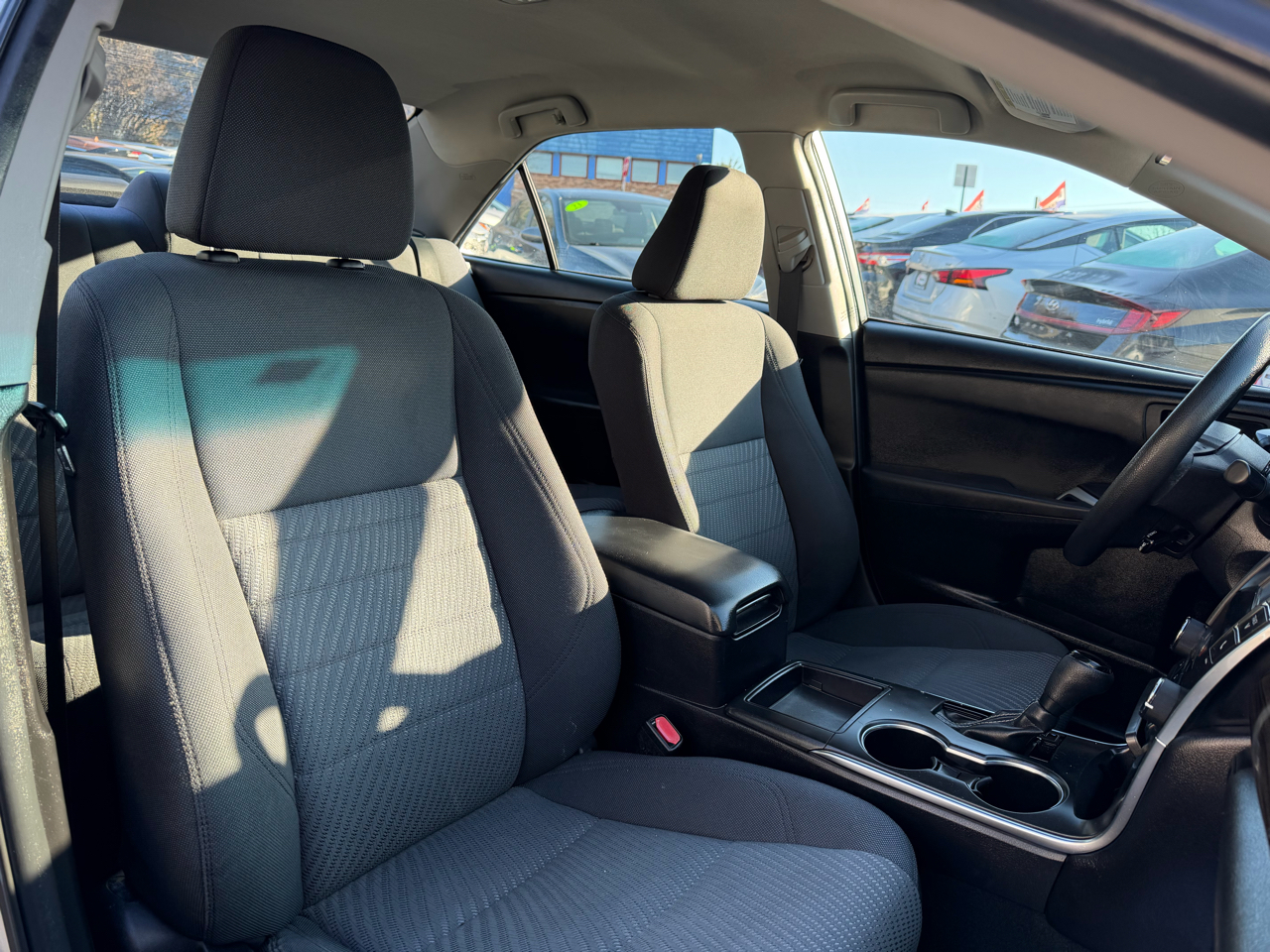 Toyota Camry 4dr Sdn I4 Auto LE (Natl) 2015