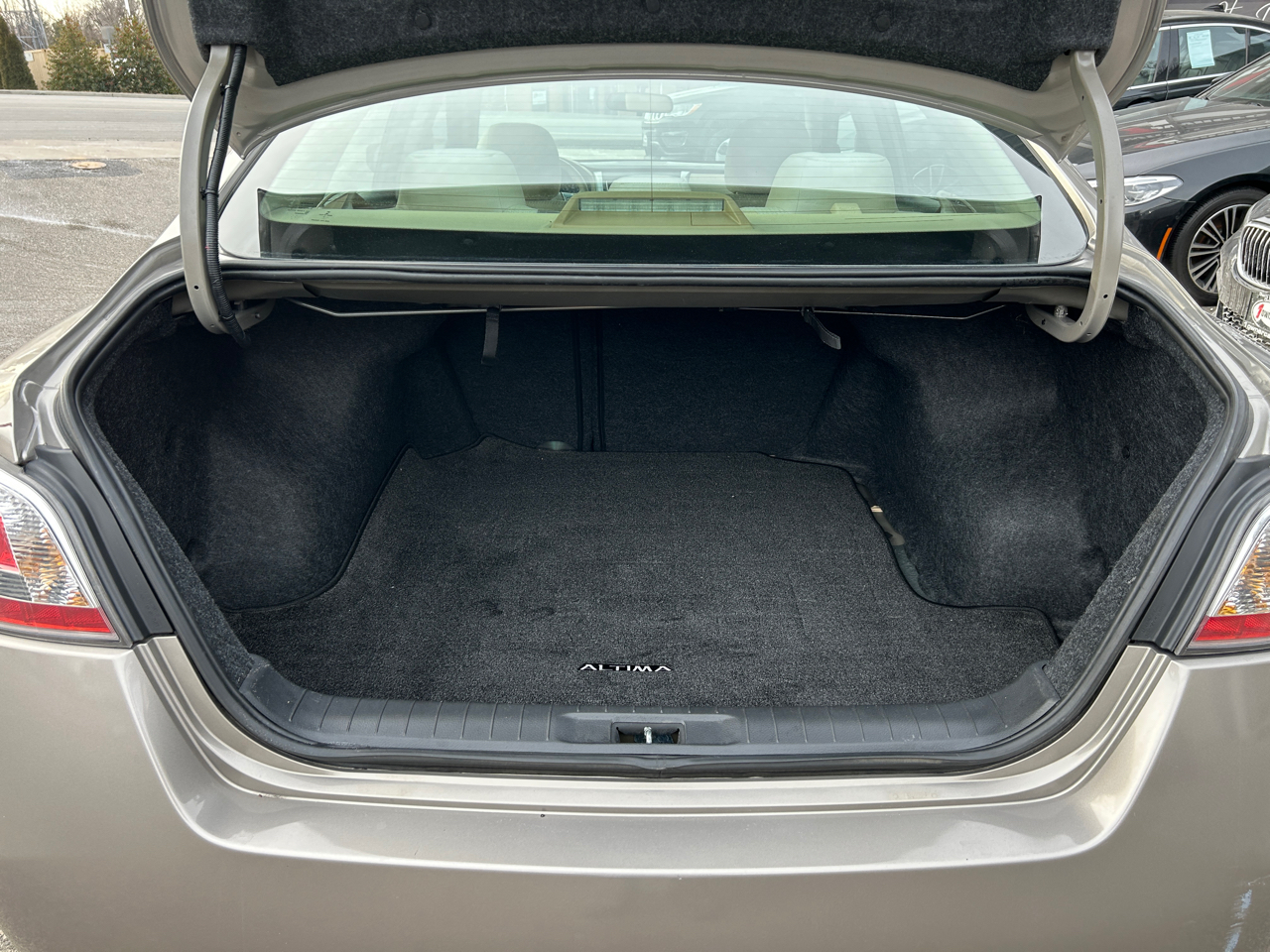 Nissan Altima 4dr Sdn I4 2.5 SV 2014