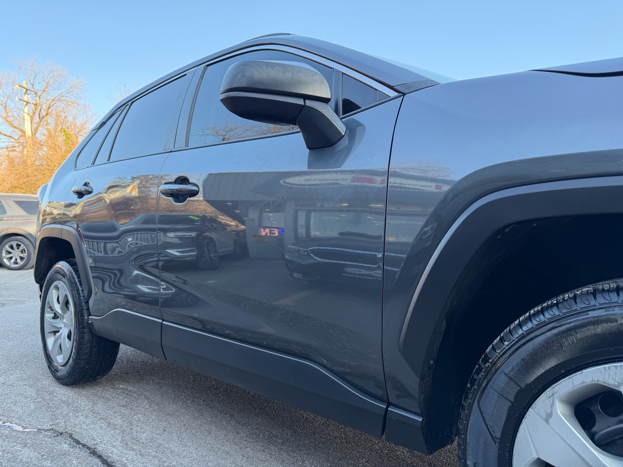 Toyota RAV4 LE AWD (Natl) 2020