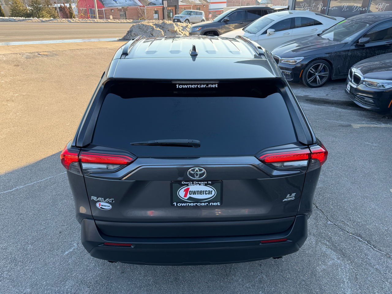 Toyota RAV4 LE AWD (Natl) 2020