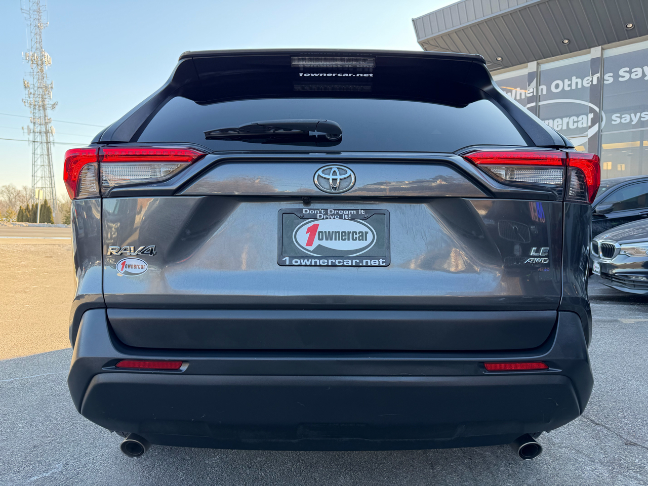 Toyota RAV4 LE AWD (Natl) 2020