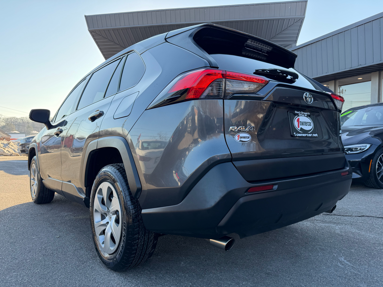 Toyota RAV4 LE AWD (Natl) 2020