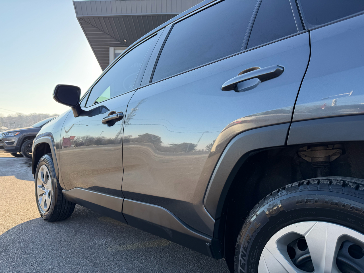 Toyota RAV4 LE AWD (Natl) 2020